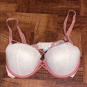 Victoria’s sexy push up bra💘